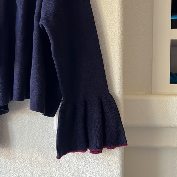 Cold shoulder sweater. - Picture 3 of 4